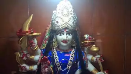 कन्नौज: कन्नौज शहर के मानपुर रोड पर स्थित मां सिंहवाहिनी मंदिर में माता के दर्शन के लिए उमड़ती है भक्तों की भीड़