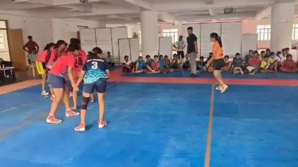 लखीसराय: लखीसराय खेल भवन में एकलव्य प्रशिक्षण केंद्रों के कबड्डी खिलाड़ियों के चयन के लिए हुआ ट्रायल
