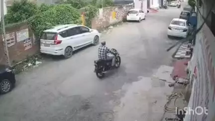 बरेली: इज्जत नगर थाना क्षेत्र में बाइक सवार युवक ने एक किशोरी से की अश्लील हरकत, वीडियो हुआ वायरल