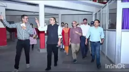 डुंडा: जनपद के नव नियुक्त डीएम प्रशांत आर्य ने विकास भवन पहुंचकर विभिन्न विभागों का किया निरीक्षण