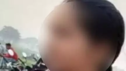 मोतिहारी: स्माईक तस्कर पथली खातून ने हरैया थाना कांड सं-14/24 के 15000 के इनामी अभियुक्त के रूप में न्यायालय में किया आत्मसमर्पण