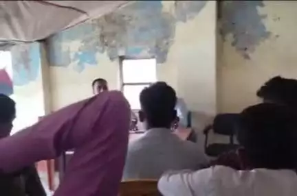 वारिसनगर: वारिसनगर थाना परिसर में टोटो चालकों के साथ थाना अध्यक्ष व सीओ ने की बैठक, दिए आवश्यक निर्देश