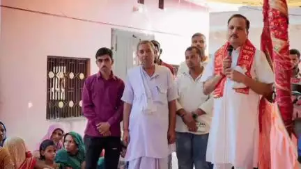 सवायजपुर: मुर्तजा नगर के प्राचीन मंदिर पर यज्ञ में शामिल हुए विधायक रानू सिंह, संतों का लिया आशीर्वाद