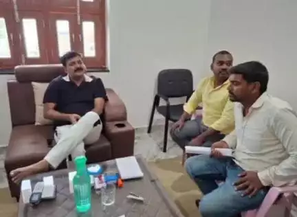 चैनपुर: नौघरा गांव पहुंचे अल्पसंख्यक कल्याण मंत्री मो जमा खां, लोगों की समस्याओं से हुए रूबरू