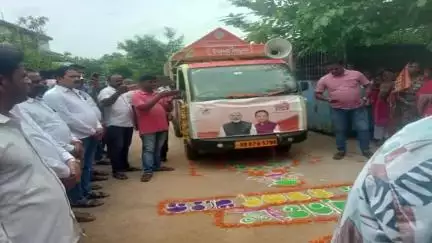 ଦିଗପହଣ୍ଡି: କୁକୁଡାଖଣ୍ଡି ବ୍ଲକ ଶିହଳ ଗାଁରେ ବିକାଶ ବାହାନ ଯାତ୍ରାର ଶୁଭାରମ୍ଵ କାର୍ଯ୍ୟକ୍ରମ ଅନୁଷ୍ଠିତ ।