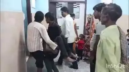 आरा: सिकरौल गांव स्थित बगीचा में जामुन तोड़ते समय पेड़ से गिरकर युवक घायल, आरा सदर अस्पताल में कराया गया भर्ती
