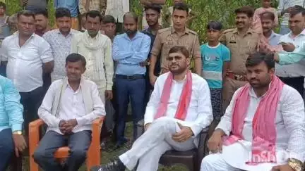फरीदपुर: फरीदपुर थाना क्षेत्र के ग्राम रुरिया में डॉ भीमराव अंबेडकर की प्रतिमा को लेकर सपा सांसद नीरज मौर्य की एंट्री