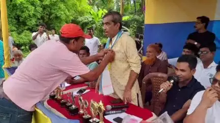 আমডাঙা: আমডাঙ্গায় কোহিনুর সংঘের ফুটবল ফাইনাল: বিধায়ক রফিকুর রহমানের উচ্ছ্বসিত প্রশংসা ও ফুটবলের সোনালি ভবিষ্যৎ স্বপ্ন!