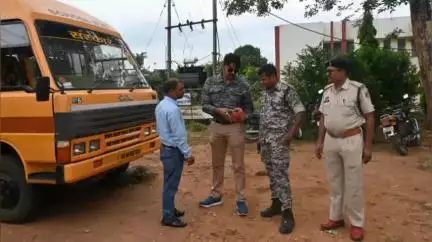 जिला मुख्यालय मोहला में यातायात विभाग द्वारा जिले के स्कूल बसों की चेकिंग की गई