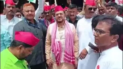 तुळजापूर: शहरात समाजवादी पार्टीचे स्थानिक स्वराज्य संस्थेच्या निवडणुकीच्या पार्श्वभूमीवर जोरदार शक्तिप्रदर्शन