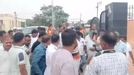 पुपरी: पुपरी स्थित डाकबंगला में सीतामढ़ी के लोक अभियोजक विमल शुक्ला का किया गया अभिनंदन