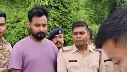মিরিক: পানিঘাটার দুধিয়া ব্রিজের কাছ থেকে ব্রাউন সুগার সহ গ্রেপ্তার ১