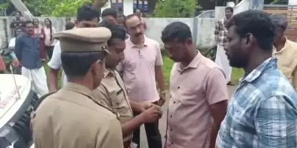 കുന്നത്തൂർ: വീണ്ടും ലഹരി വേട്ട, കുന്നിരാടം ജങ്ഷന് സമീപത്ത് നിന്ന് ഒരു കിലോയിലധികം കഞ്ചാവുമായി രണ്ടു പേർ പിടിയിൽ