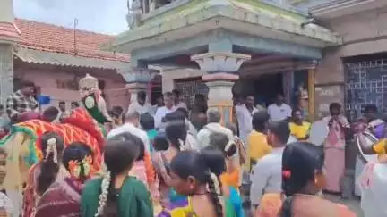 தேன்கனிகோட்டை: தெய்வமாக வணங்கும் காளைக்கு தொட்டபேளூரில் கிராம மக்கள் ஒன்றுக்கூடி கேக் வெட்டி 20வது பிறந்த நாள் கொண்டாட்டம்