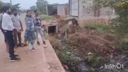 इटारसी: वार्ड 34 में बारिश से पहले जलभराव की स्थिति का नगर पालिका CMO ने किया निरीक्षण