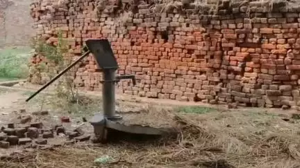 रसूलाबाद: अजनपुर इंदौती गांव में हैंडपंप बने शोपीस रिबोर व मरम्मतीकरण के नाम सरकारी पैसे का किया जा रहा बंदरबांट#janasamsya