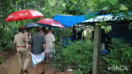 പാലക്കാട്: മുണ്ടൂരിൽ കാട്ടാന ആക്രമണത്തിൽ മരിച്ച കുമാരന്റെ വീട് മന്ത്രി കൃഷ്ണൻകുട്ടി സന്ദർശിച്ചു