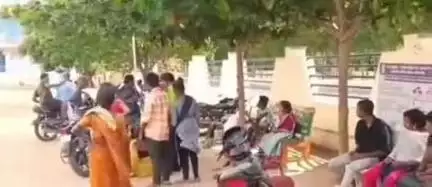 ఉరవకొండ: పెన్నహోబిలం సమీపంలో ఆటో బోల్తా: లావణ్య అనే మహిళ మృతి, మరో  ఐదుగురికి గాయాలు