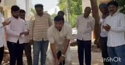 लातूर: आ.अमित देशमुख यांच्या सूचनेनुसार प्र. क्र.10 येथील विकास कामाचा माजी नगरसेवक दीपक सूळ यांच्या हस्ते विकास कामाचा शुभारंभ