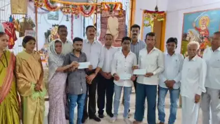 तळोदा: तळोदा तालुक्यात वन्य प्राण्यांच्या हल्ल्यात मृत्युमुखी पडलेल्या तीन व्यक्तींच्या वारसांना शासनाकडून २५ लाखांची मदत