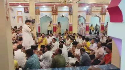 आज़मगढ़: 204 वर्ष पुराना बिहारी जी मंदिर में एकादशी पर्व पर भजन कीर्तन का भव्य आयोजन, हवन पूजन के बाद हुआ प्रसाद वितरण