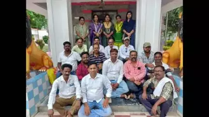 ଦିଗପହଣ୍ଡି: ଦିଗପହଣ୍ଡି ଶୈବପୀଠରେ ପୂର୍ବତନ ମୁଖ୍ୟମନ୍ତ୍ରୀଙ୍କ ଅ।ଶୁ ଅ।ରୋଗ୍ୟ କାମନା କରି ଦୀପ ଜାଳିଲେ ସ୍ତାନିୟ ବିଜେଡି ନେତା ମାନେ ।