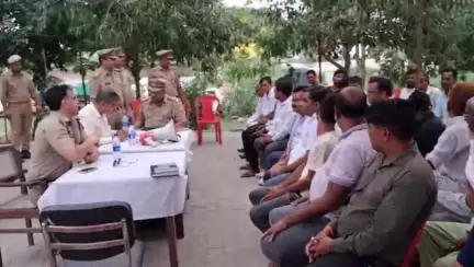 चंदौसी: नरौली की देहात पुलिस चौकी में मोहर्रम और कांवड़ यात्रा को लेकर संभ्रांत लोगों के साथ की गई बैठक, एसडीएम और सीओ रहे मौजूद