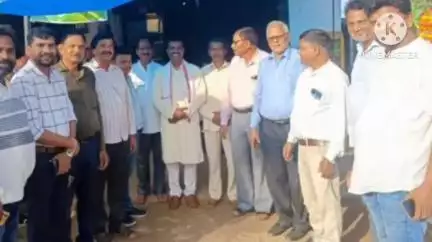 खूंटी: छोटा नागपुरिया तेली उत्थान समाज के जिलाध्यक्ष के भगत सिंह चौक स्थित आवास पर बैठक आयोजित
