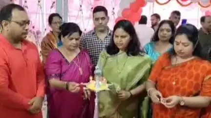 सबौर: सबौर में एच एम मोटर के ई-रिक्शा शोरूम का महापौर डॉक्टर वसुंधरा लाल द्वारा भव्य उद्घाटन
