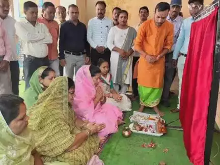 मंडला: स्कूल में सीसी सड़क का भूमिपूजन, ₹3.2 लाख से जर्जर सड़क की होगी मरम्मत