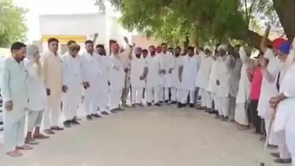 रायसिंहनगर: रायसिंहनगर के ग्रामीण क्षेत्रों में किसान नेताओं और कांग्रेसी नेताओं ने किया जनसंपर्क
