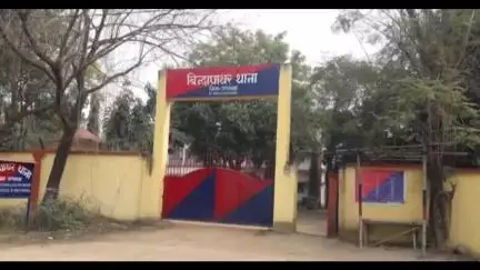 फतेहपुर: मोहनाबांक गांव में एक ही रात दो दुकानों में चोरी, चोर नगदी और सामान लेकर भागे, थाने में सूचना