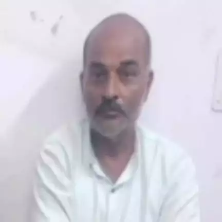રાજકોટ દક્ષિણ: કાલાવડરોડ પર રવિપાર્કમાંથી ₹2,86,600ની કિંમતની  વિદેશી બ્રાન્ડની 219 નંગ દારૂની બોટલો સાથે એક શખ્સને ઝડપી પાડતી પોલીસ