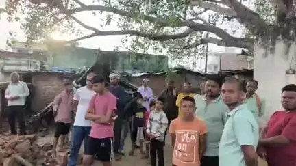 भरथना: बकेवर नगर पंचायत में भगवान शिव मंदिर समेत अन्य को भेजा नोटिस, कहा- सप्ताह भर में हटाए अतिक्रमण, वरना होगी कार्रवाई