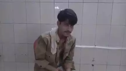 हाजीपुर: गांधी चौक स्थित रेलवे अंडरपास के पास ट्रेन से गिरने से एक व्यक्ति घायल