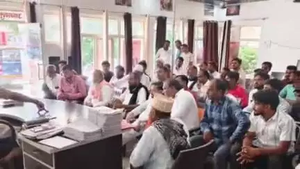 पलिया: मोहर्रम से पहले भीरा कोतवाली में अमन की बैठक, ताजिएदारों को दिए गए आवश्यक दिशा-निर्देश