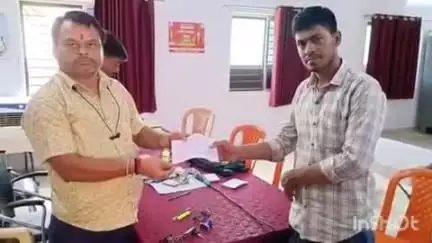 मोहिउद्दीननगर: मोहिउद्दीननगर प्रखंड मुख्यालय में पंचायत उपचुनाव के लिए नामांकन पत्रों की संवीक्षा की गई