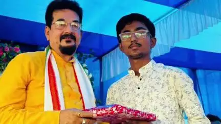 করিমপুর ২: আজ করিমপুর ২ নম্বর ব্লক তৃণমূল যুব কংগ্রেসের উদ্যোগে আয়োজিত স্বেচ্ছায় রক্তদান শিবিরে বিধায়ক বিমলেন্দু সিংহ রায়