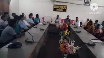 पथरगामा: पथरगामा प्रखंड सभागार में डॉलर के साथ बीबीसी ने बैठक कर दिशा निर्देश दिया