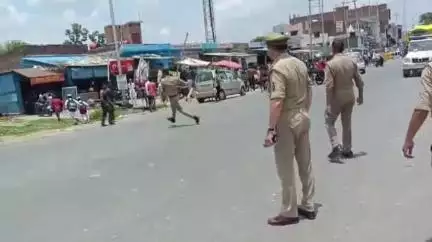 शाहाबाद: पटवाई थाने के पास अवैध अतिक्रमण हटाने गई पुलिस ने लोगों को लाठी से दौड़ाया, अब शांतिपूर्ण ढंग से हट रहा है अवैध अतिक्रमण