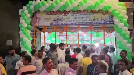 गिरिडीह: नगर निगम से दिव्यांग युवक को मकतपुर में मिली दुकान का नगर विकास मंत्री ने किया उद्घाटन