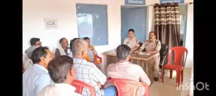 बेमेतरा: देवरबीजा चौकी प्रभारी ने ग्राम सरपंच एवं कोटवार की बैठक ली, दिए आवश्यक दिशा-निर्देश