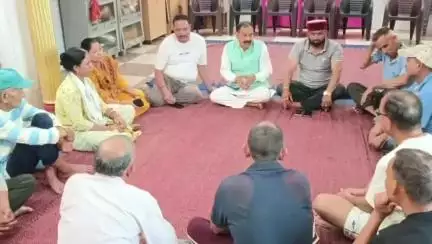 डोईवाला: डोईवाला विधायक बृजभूषण गैरोला ने बालावाला में आयोजित बूथ चौपाल में की शिरकत, योजनाओं की दी जानकारी