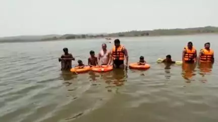 बहरी: सीधी जिले के गोरियारा बंधा में आपदा के समय लोगों को बचाने के लिए एसडीईआरएफ के जवानों को दिया गया प्रशिक्षण