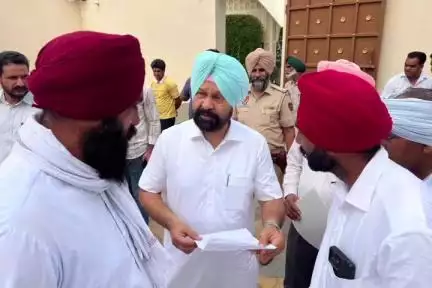 ਗਿੱਦੜਬਾਹਾ: ਵਿਧਾਇਕ ਹਰਦੀਪ ਸਿੰਘ ਡਿੰਪੀ ਢਿੱਲੋਂ ਨੇ ਗਿਦੜਬਾਹਾ ਦਫਤਰ ਵਿਖੇ ਲੋਕਾਂ ਨਾਲ ਕੀਤੀ ਮੁਲਾਕਾਤ, ਸੁਣੀਆ ਸਮੱਸਿਆਵਾਂ