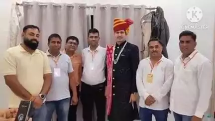 डीडवाना: राजस्थानी कलाकार संजय मुकुंदगढ़ी ने डीडवाना दौरे के दौरान राजस्थानी भाषा को राष्ट्रीय भाषा का दर्जा देने की मांग की