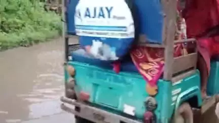 হবিবপুর: বুলবুলচন্ডী কেন্দুয়া রেল স্টেশন টার্নিং রাজ্য সড়কে বৃষ্টির ফলে রাস্তার বেহালদশা সমস্যায় গাড়ি চালকরা #jansamasya