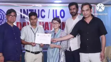 आदित्यपुर गम्हरिया: दुग्धा के उपमुखिया दिलीप महतो बेस्ट यंग लीडरशिप अवार्ड से नवाजे गए