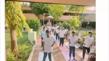डौण्डी: स्वस्थ रहने के लिए योग को अपनी दिनचर्या में शामिल करें: आर.बी. गहरवार, मुख्य महा प्रबंधक, राजहरा खदान समूह