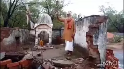 कराहल: वन विभाग की कार्रवाई से टूटी ठाकुर बाबा देवस्थान की दीवार, पुजारी कल्याण दास महाराज ने दी जानकारी